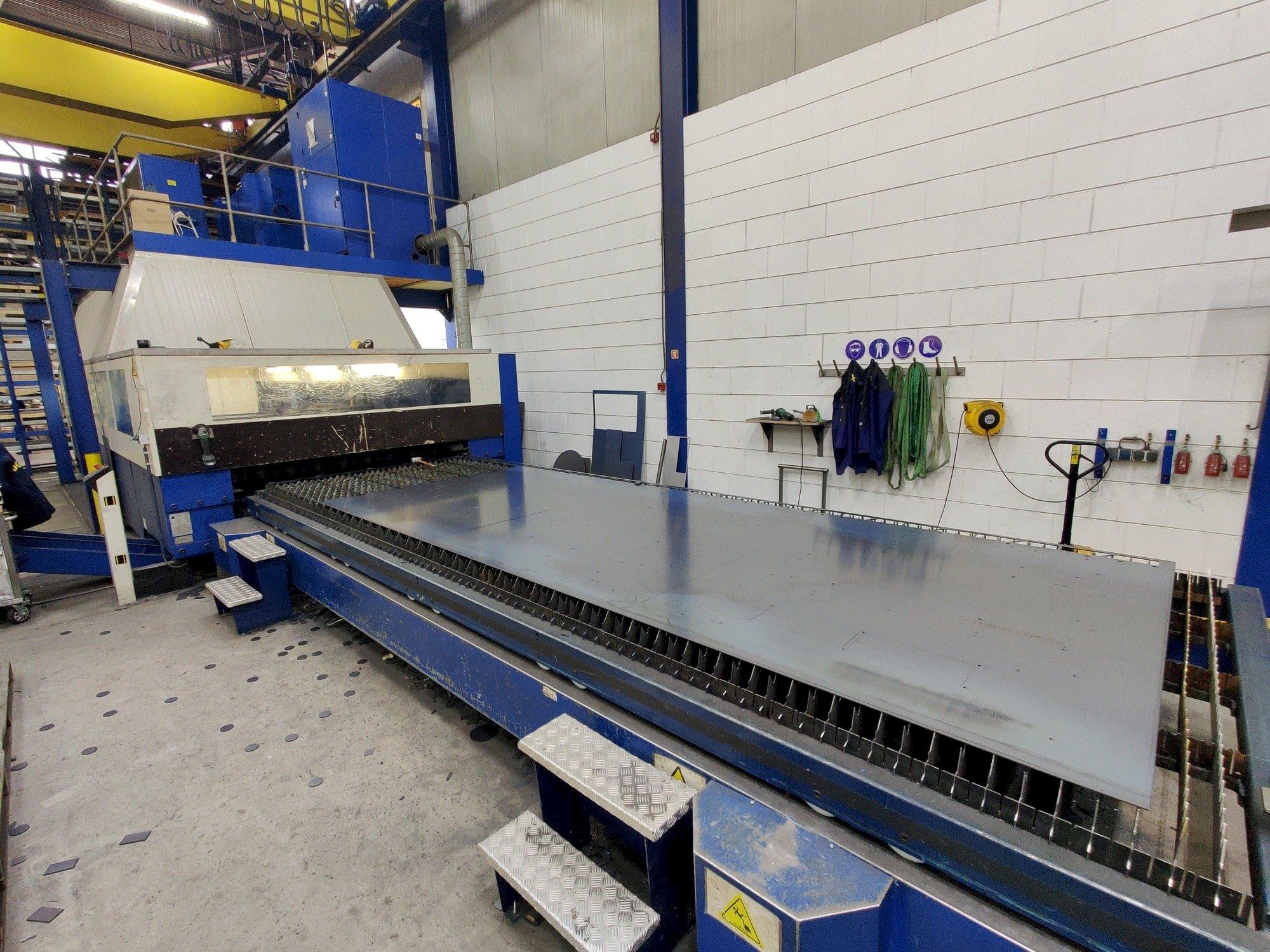 Vista frontale della macchina Trumpf Trumatic L 6050 6kW CO2