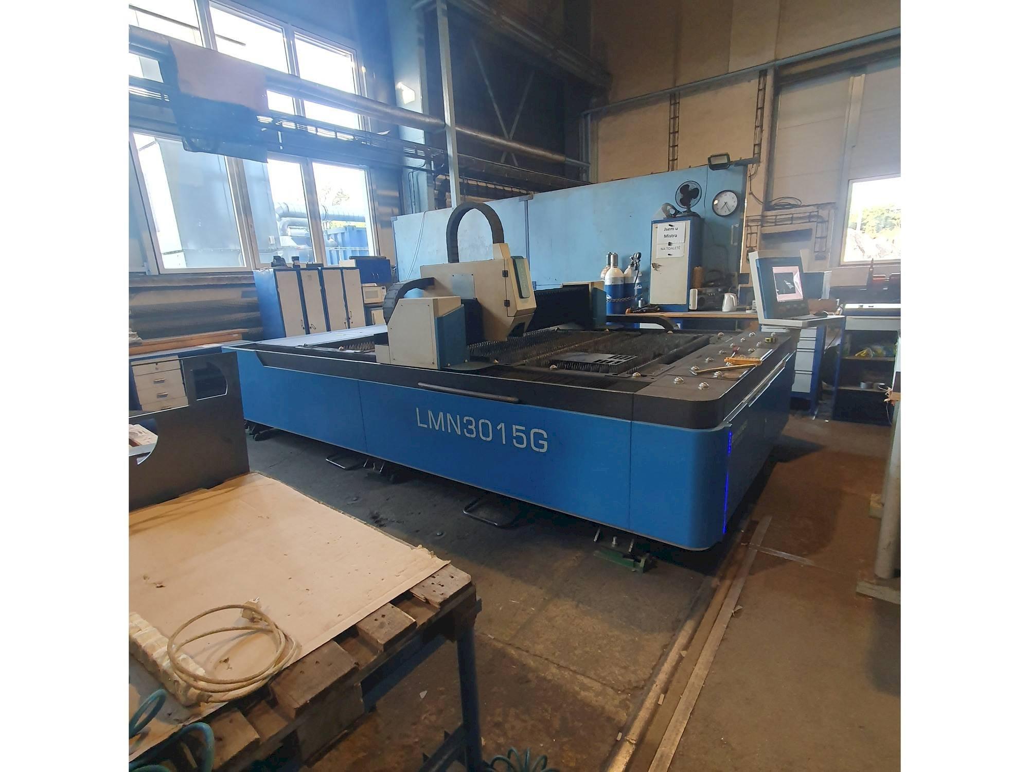 Vista frontale della macchina Leiming LMN3015G