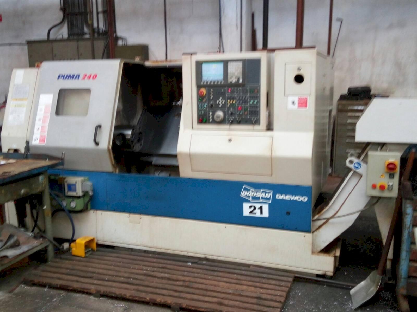 Vista frontale della macchina Doosan Puma 240B