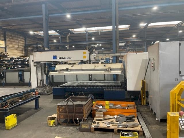 Vista frontale della macchina Trumpf Trulaser 3030