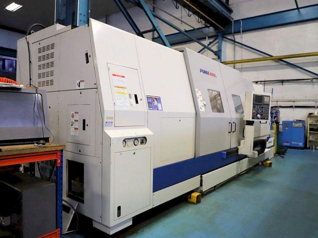 Vista frontale della macchina Doosan Puma 800L