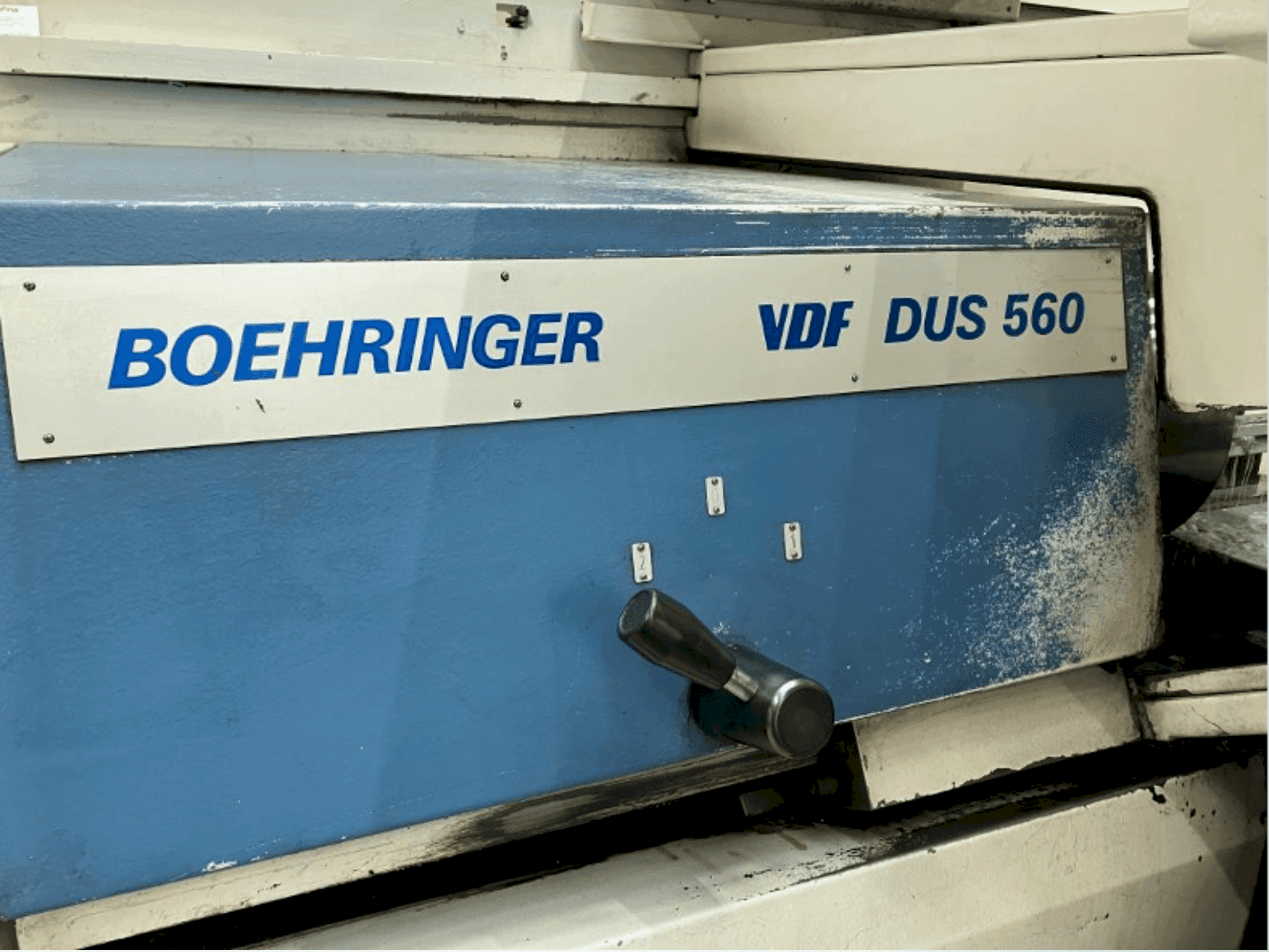 Vista frontale della macchina BOEHRINGER VDF DUS 560