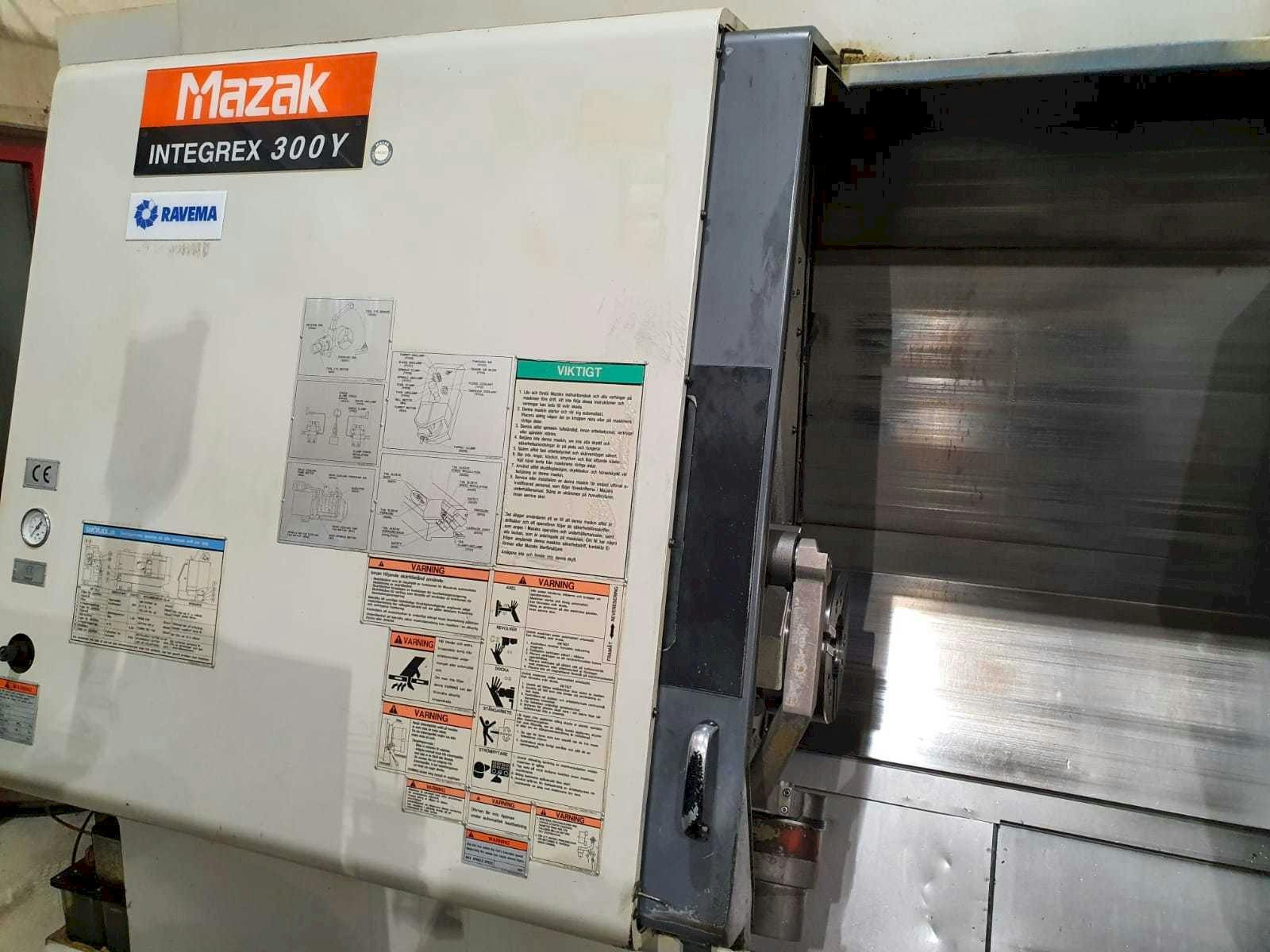 Vista frontale della macchina Mazak Integrex 300Y