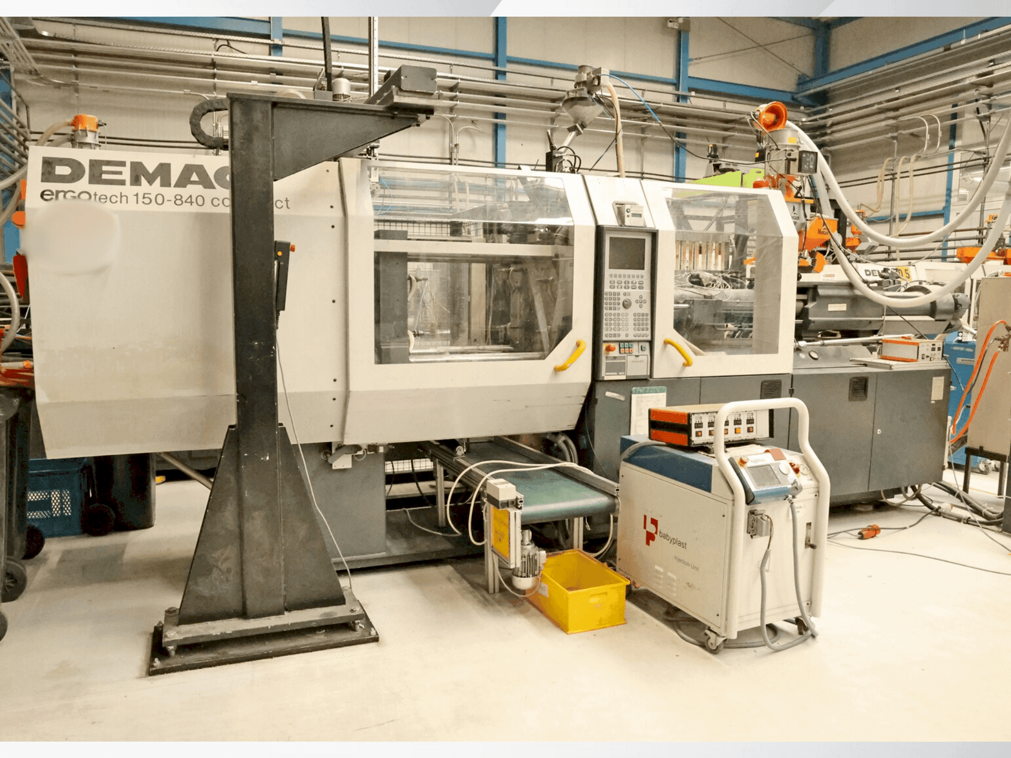 Vista frontale della macchina DEMAG Ergotech 150-849 NC 4 compact