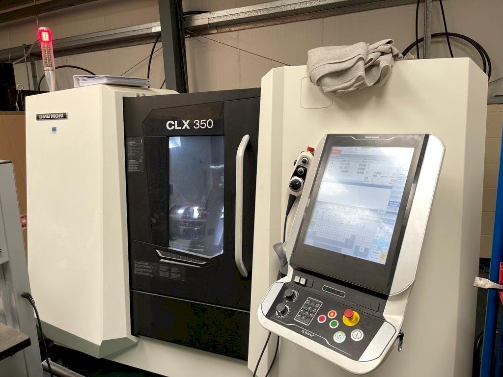 Vista frontale della macchina DMG MORI CLX 350