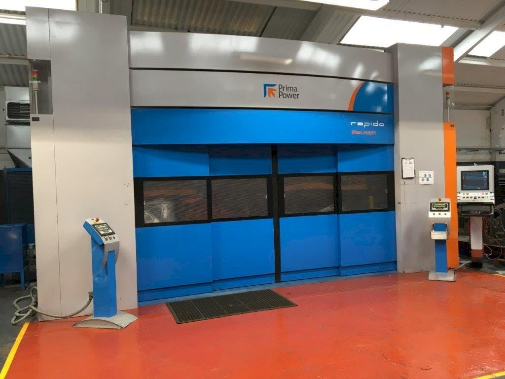 Vista frontale della macchina Prima Power RAPIDO CP 4000