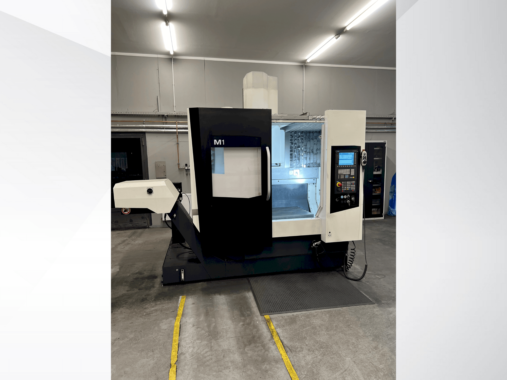 Vista frontale della macchina DMG MORI M1 Pro