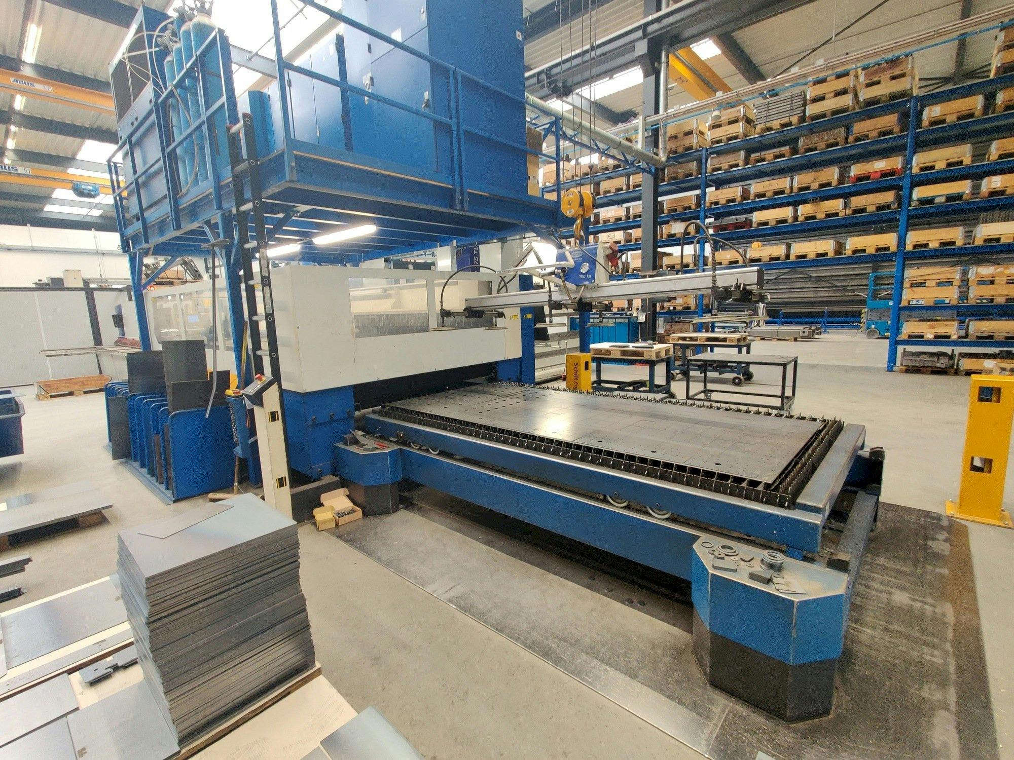 Vista laterale sinistra della macchina Trumpf Trumatic L 3030