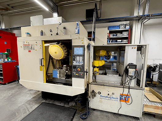 Vista frontale della macchina FANUC Robodrill Alpha-T21iEL