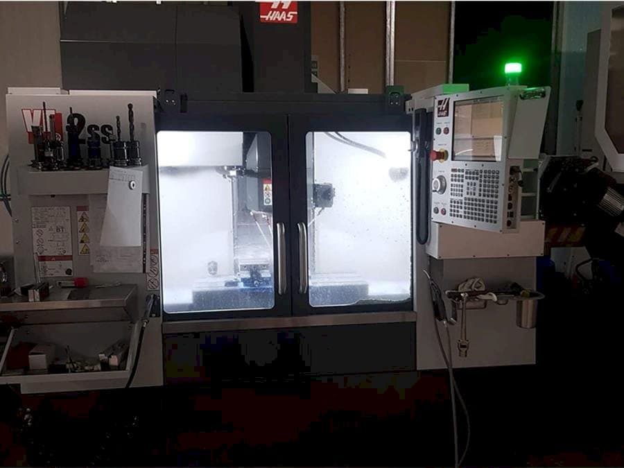 Vista frontale della macchina HAAS VF-2SS