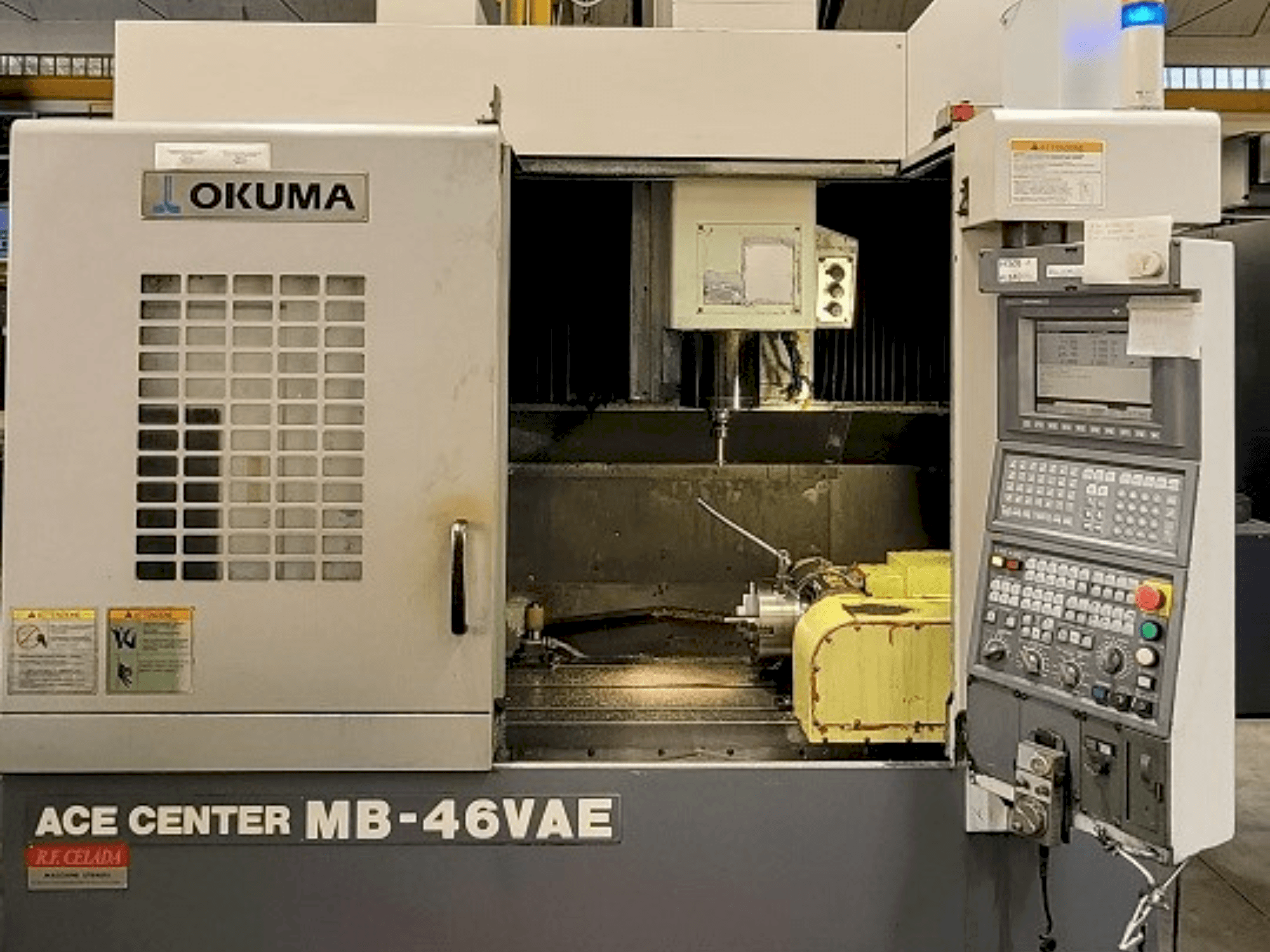 Vista frontale della macchina Okuma MB-46VAE