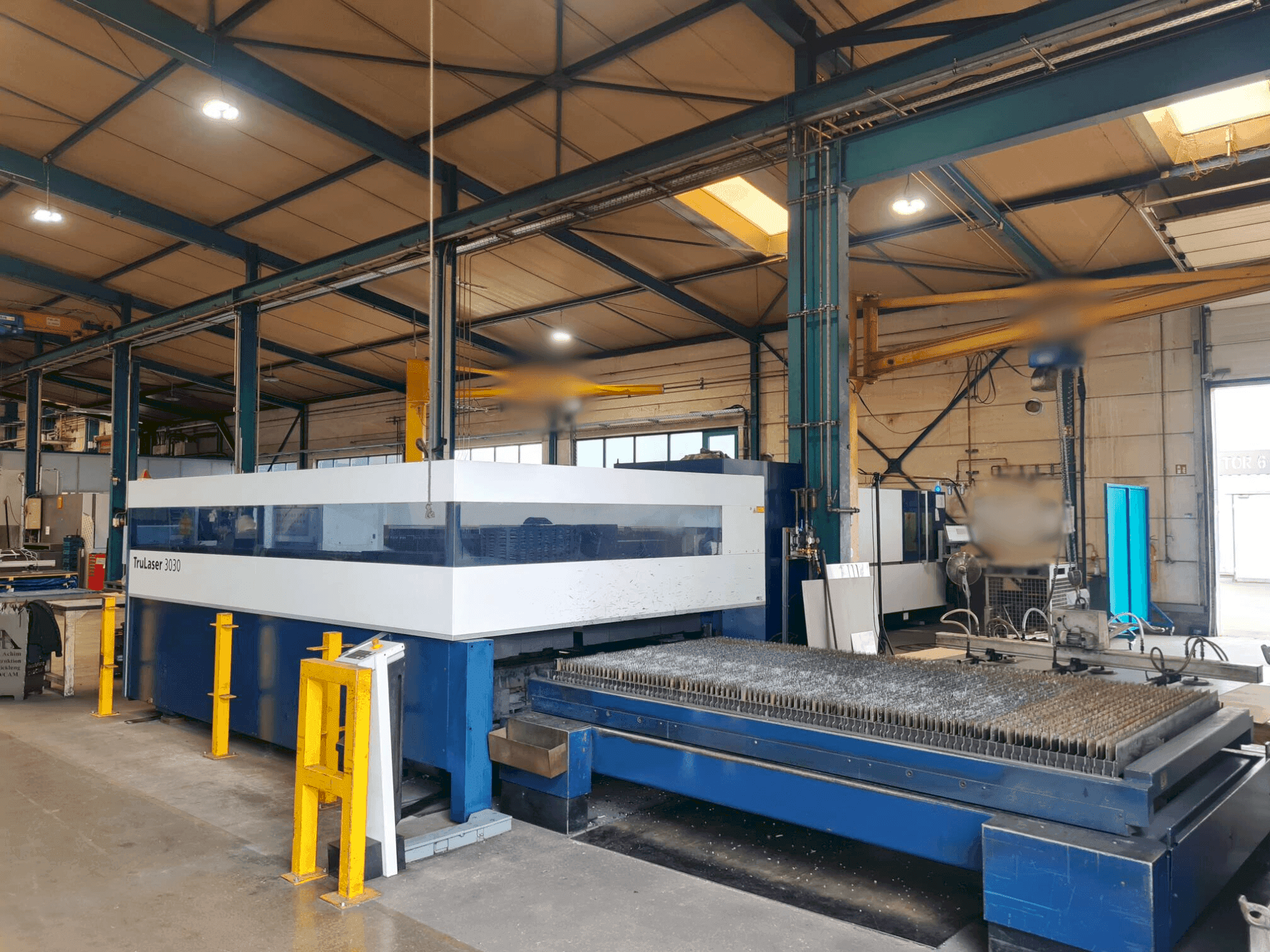 Vista frontale della macchina TRUMPF L3030