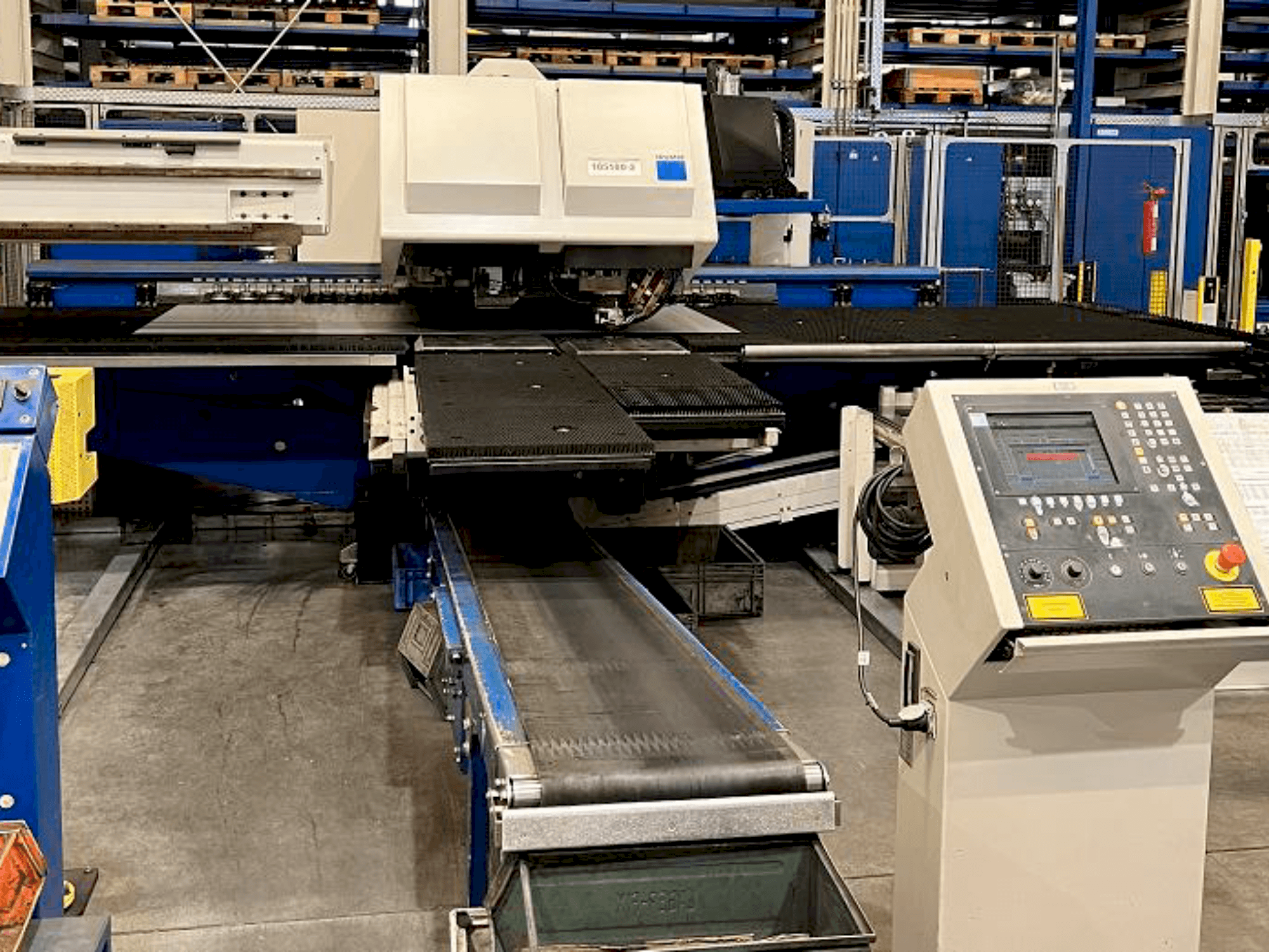 Vista frontale della macchina TRUMPF Trumatic 6000 L + Sheetmaster