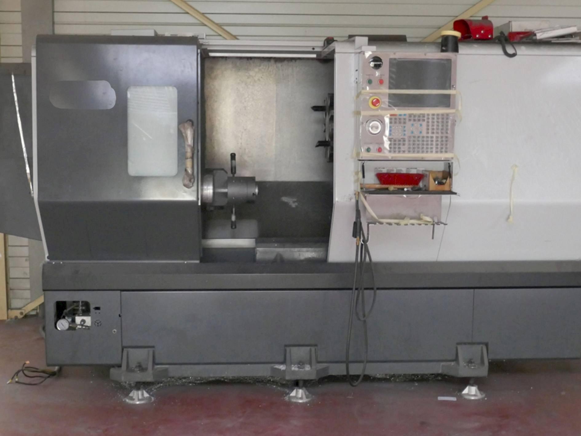 Vista frontale della macchina HAAS ST-30