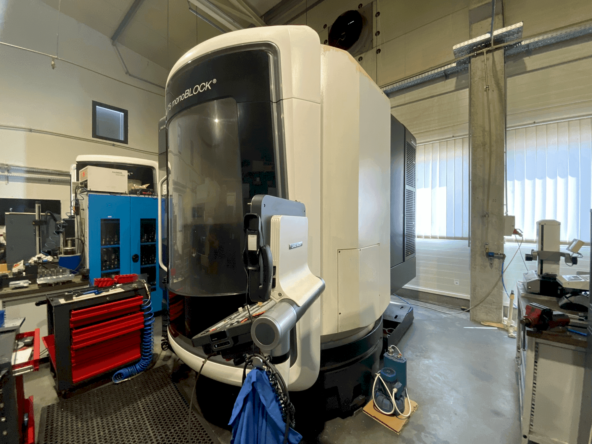 Vista frontale della macchina DMG MORI DMU 75 MonoBlock