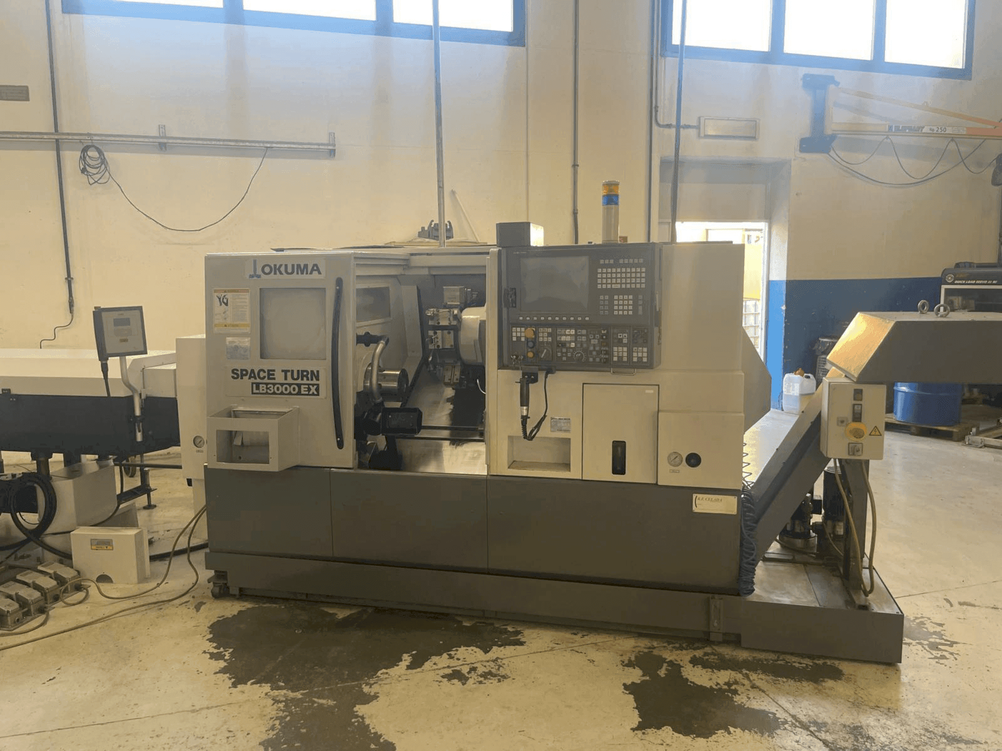 Vista frontale della macchina Okuma SPACE TURN LB 3000 EX