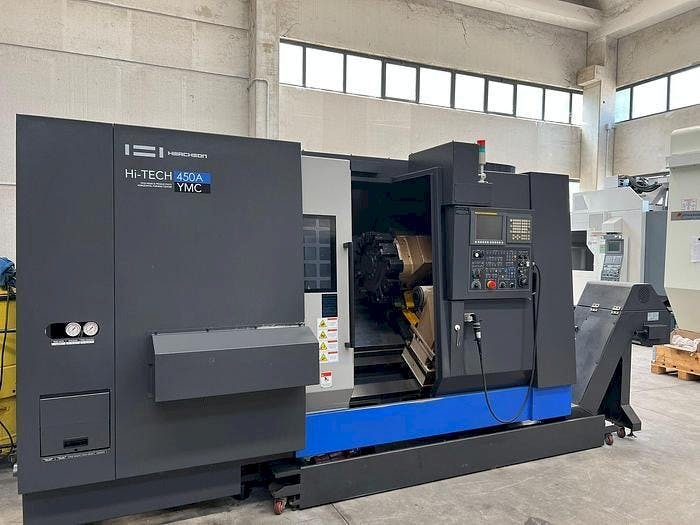 Vista frontale della macchina HWACHEON HI-ECO 450A YMC