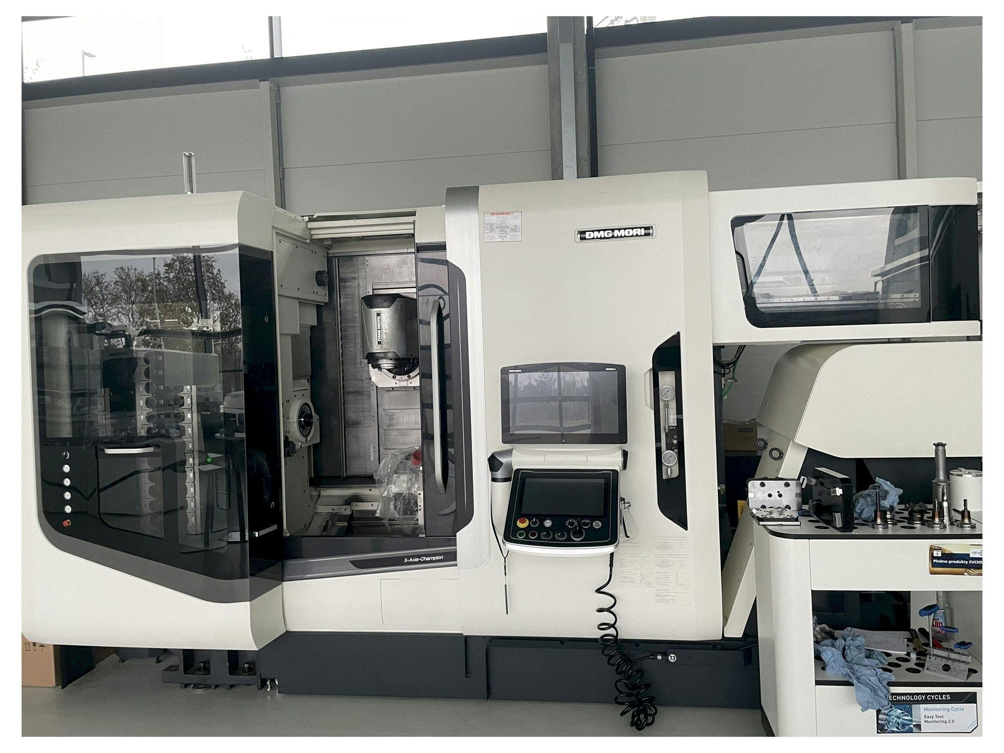 Vista frontale della macchina DMG MORI NTX 1000