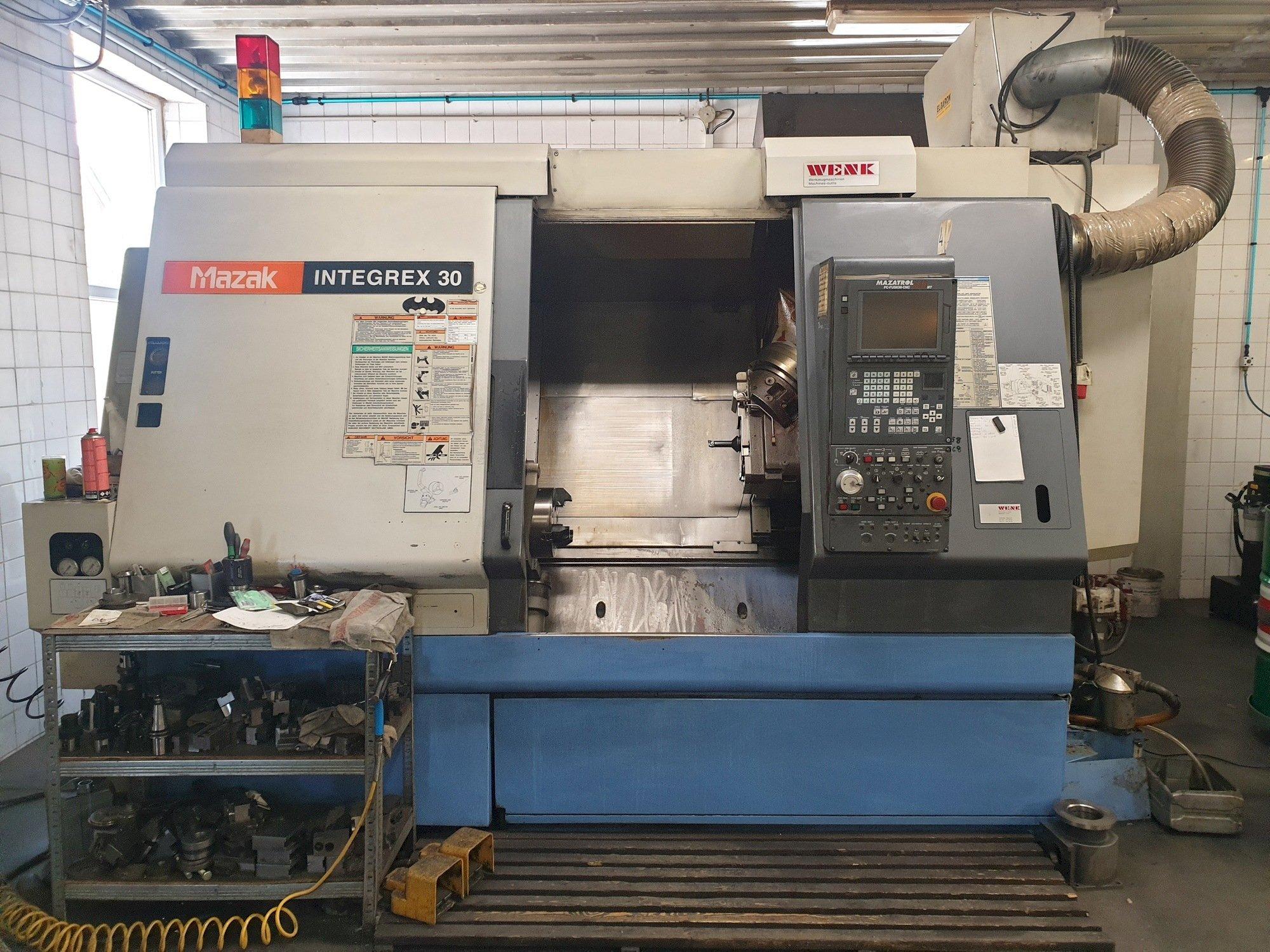 Vista frontale della macchina Mazak Integrex 30