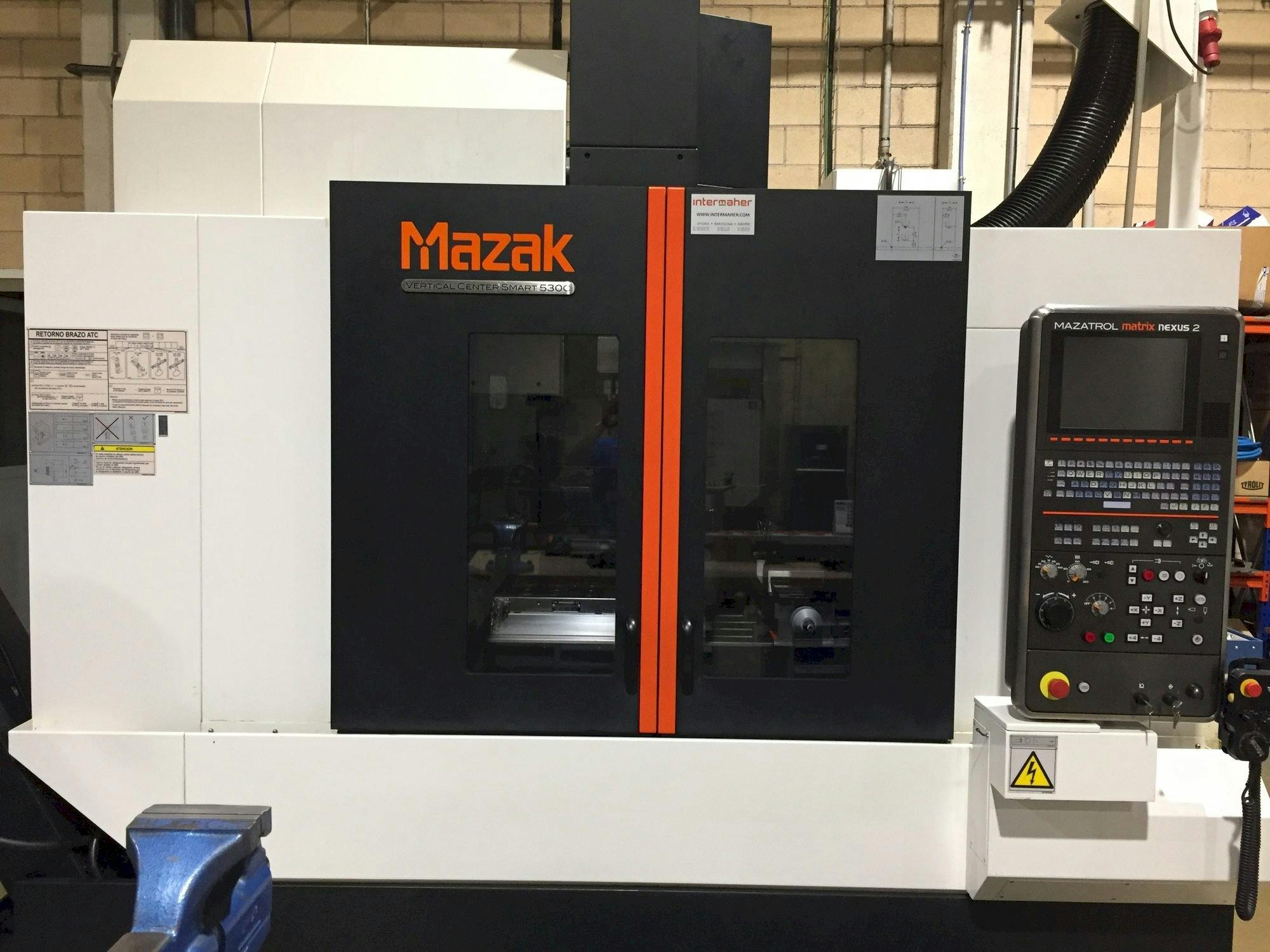 Vista frontale della macchina Mazak VCS 530C