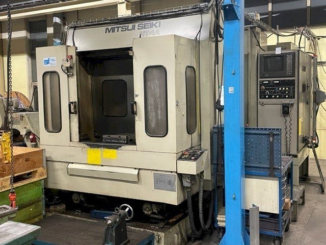 Vista frontale della macchina Mitsui Seiki HT4A