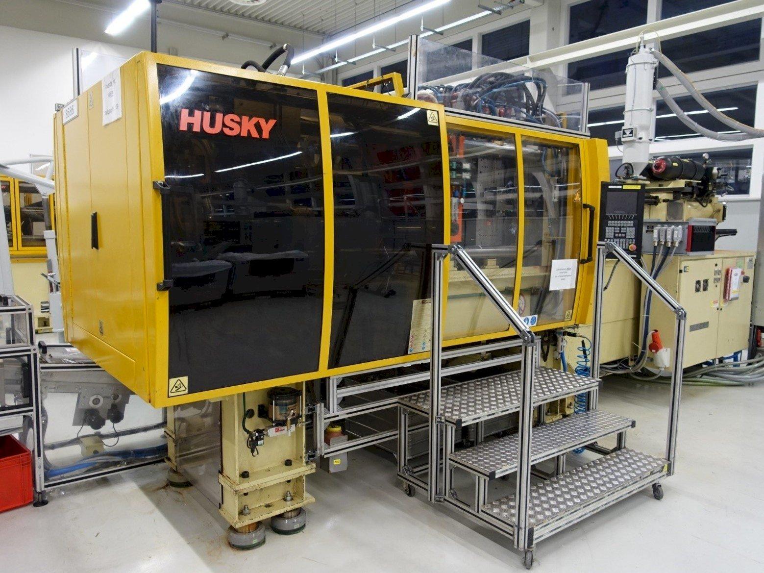 Vista frontale della macchina Husky GL225 RS70/60