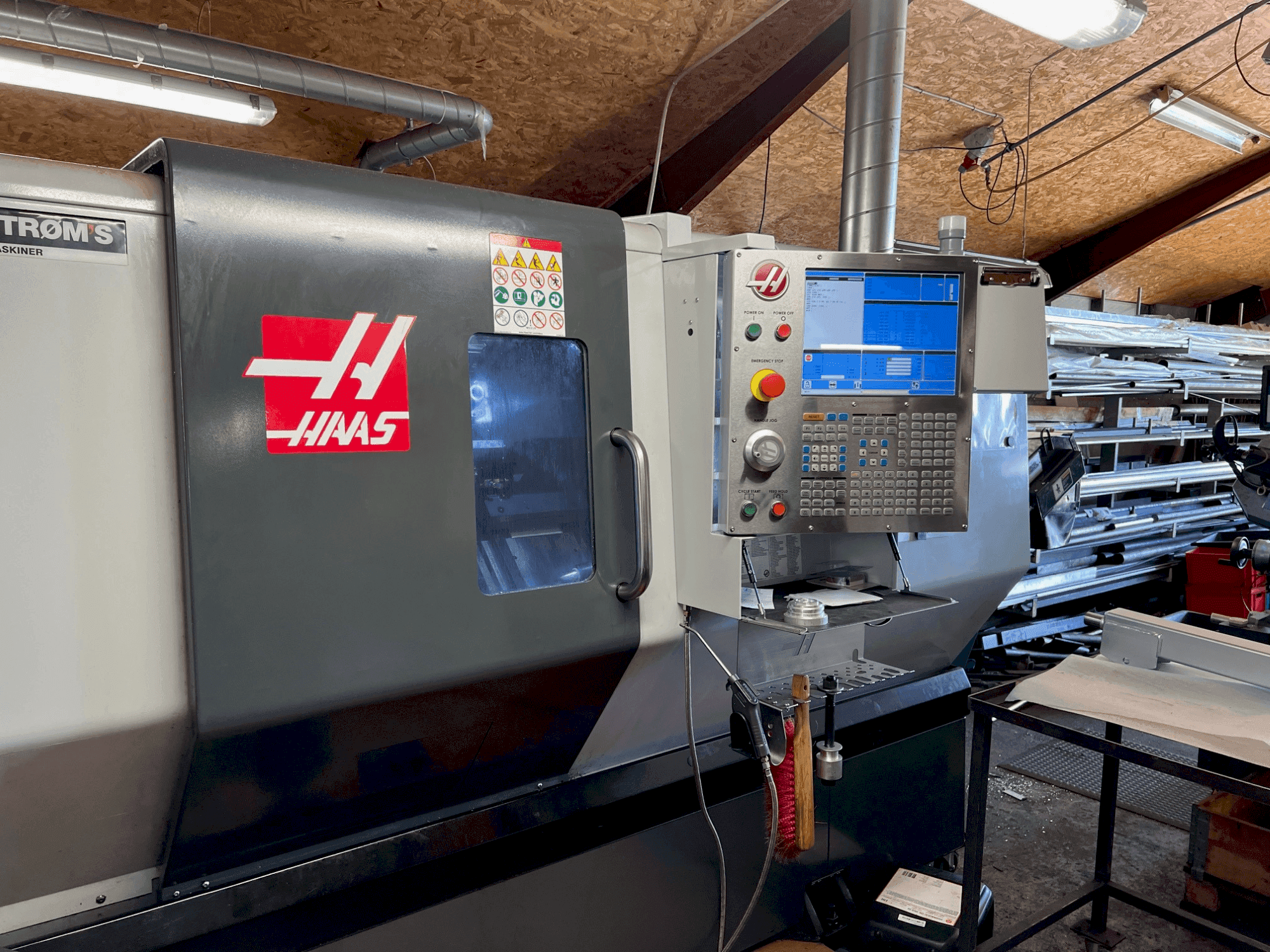 Vista frontale della macchina HAAS HAAS ST-30Y