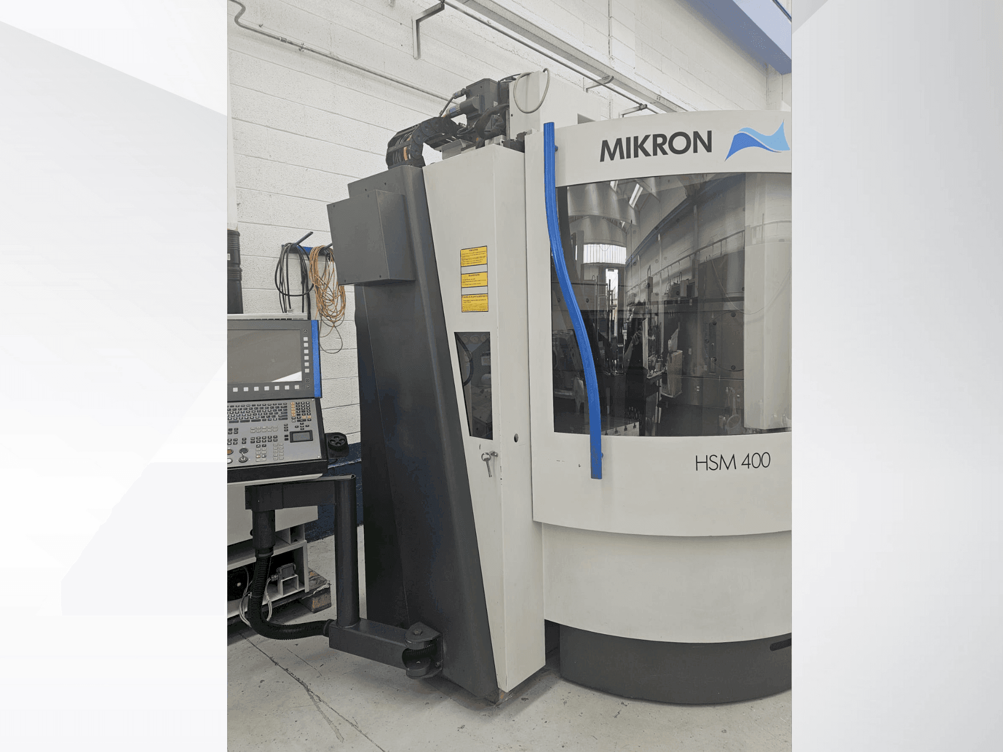 Vista frontale della macchina MIKRON HSM 400