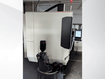 Vista frontale della macchina DMG MORI CMX 50U