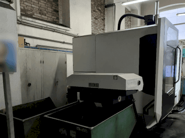 Vista frontale della macchina DMG MORI CMX 70U