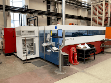 Vista frontale della macchina TRUMPF TruLaser 3030