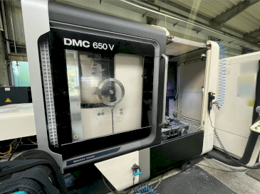 Vista frontale della macchina DMG MORI DMC 650 V