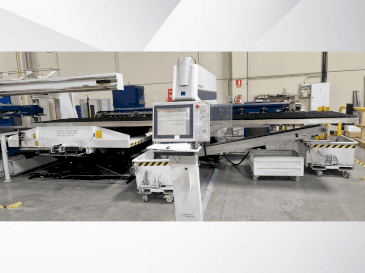 Vista frontale della macchina TRUMPF Trupunch 3000