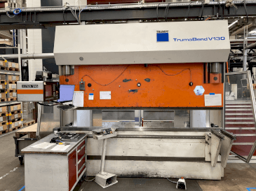 Vista frontale della macchina TRUMPF TrumaBend V130