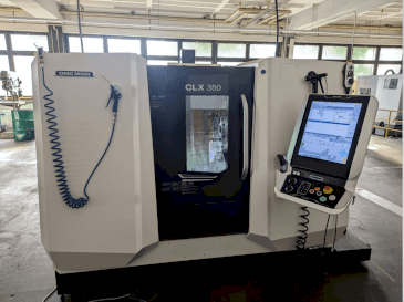 Vista frontale della macchina DMG MORI CLX 350