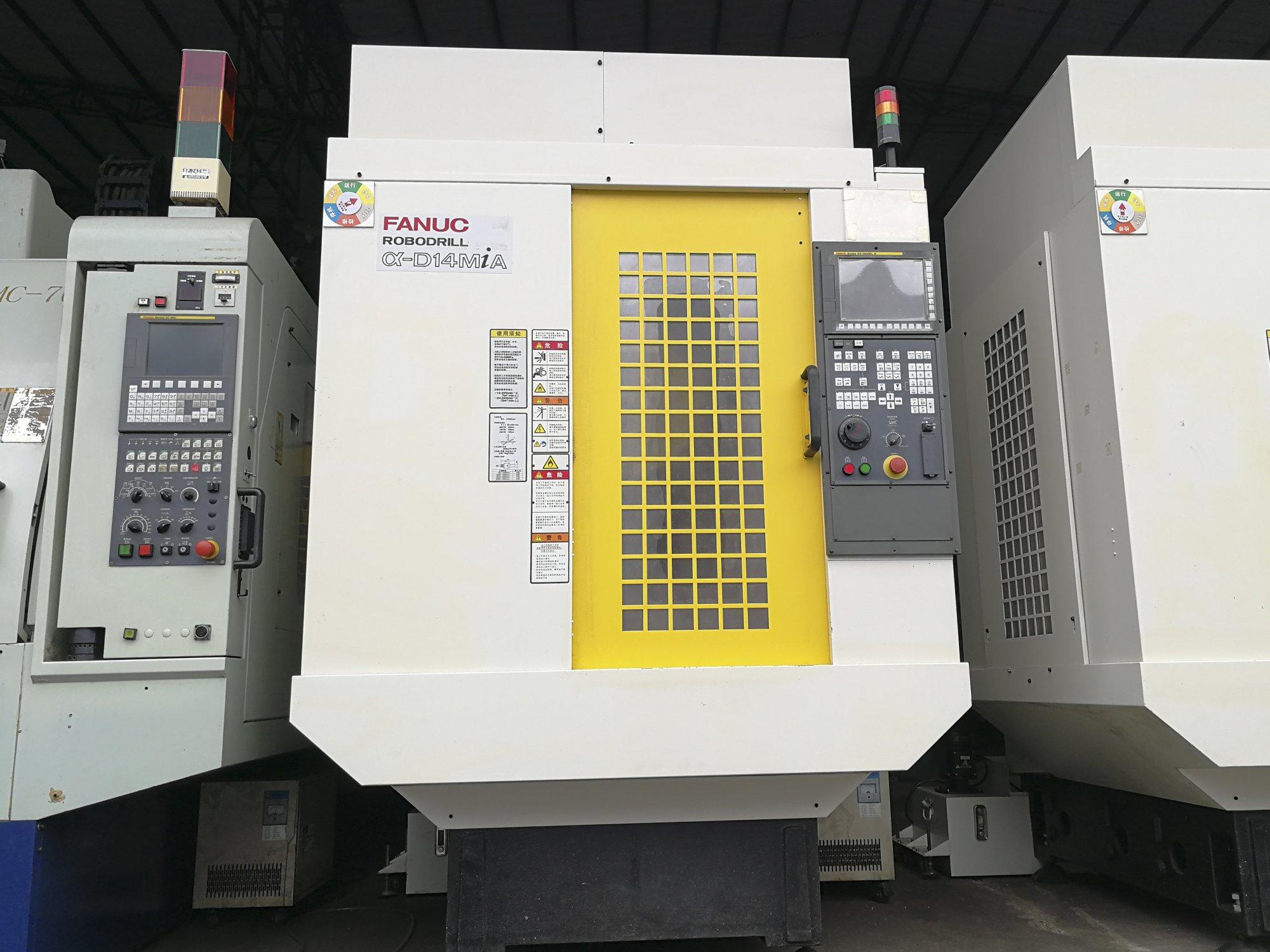 Vista frontale della macchina FANUC α-D14MiA