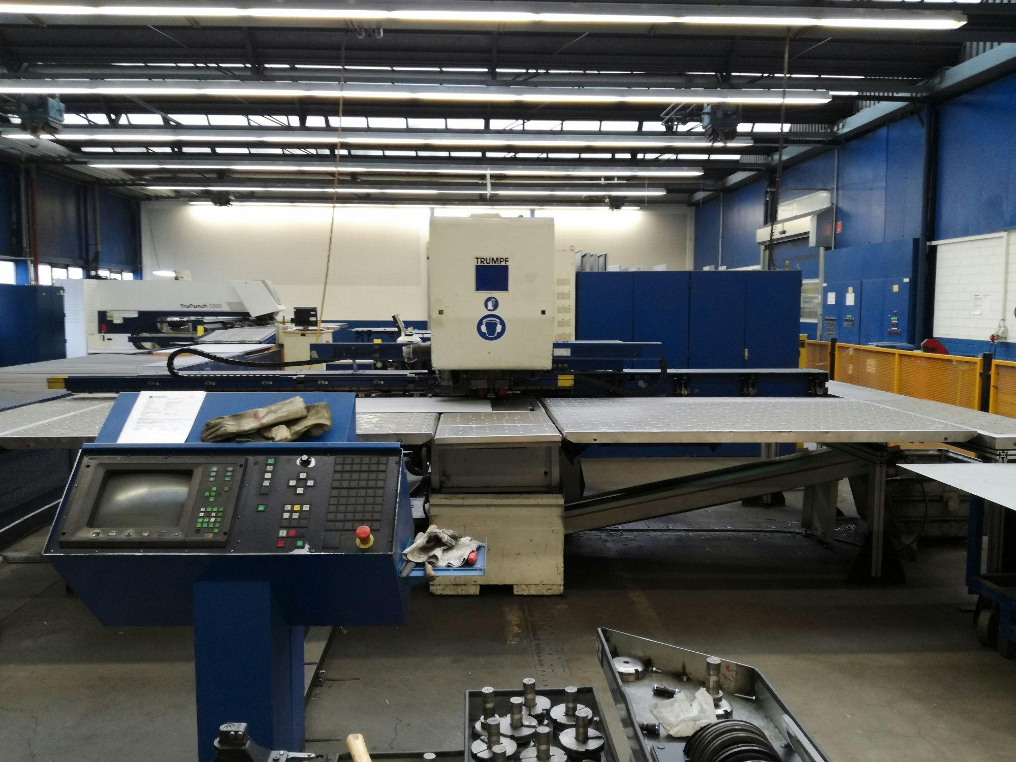 Vista frontale della macchina Trumpf Trumatic 260 Rotation