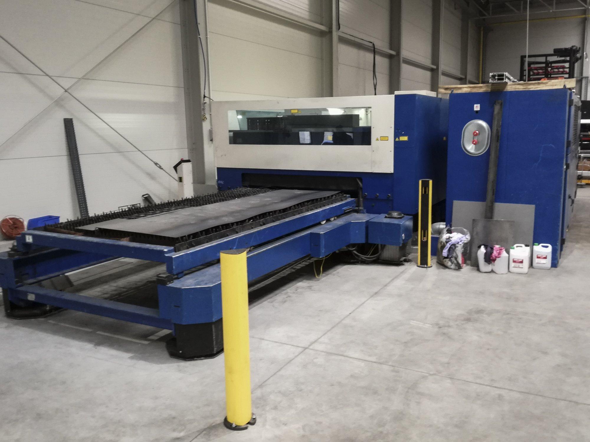 Vista lato destro della macchina Trumpf TruLaser 3530