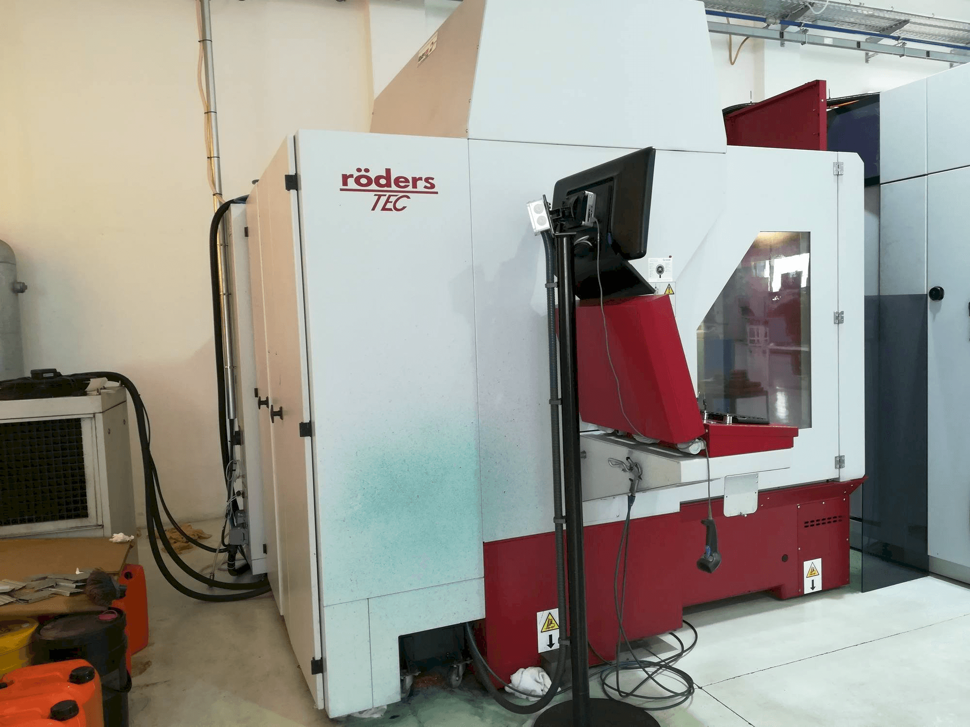 Vista frontale della macchina Röders RXP 801