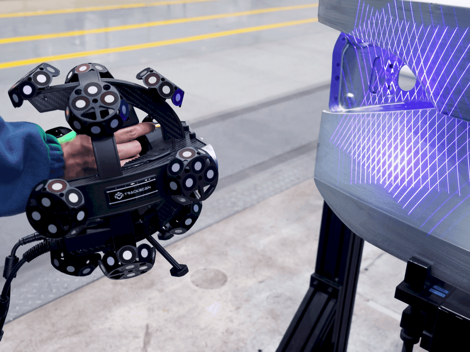 Vista frontale della macchina TRACKSCAN Sharp49