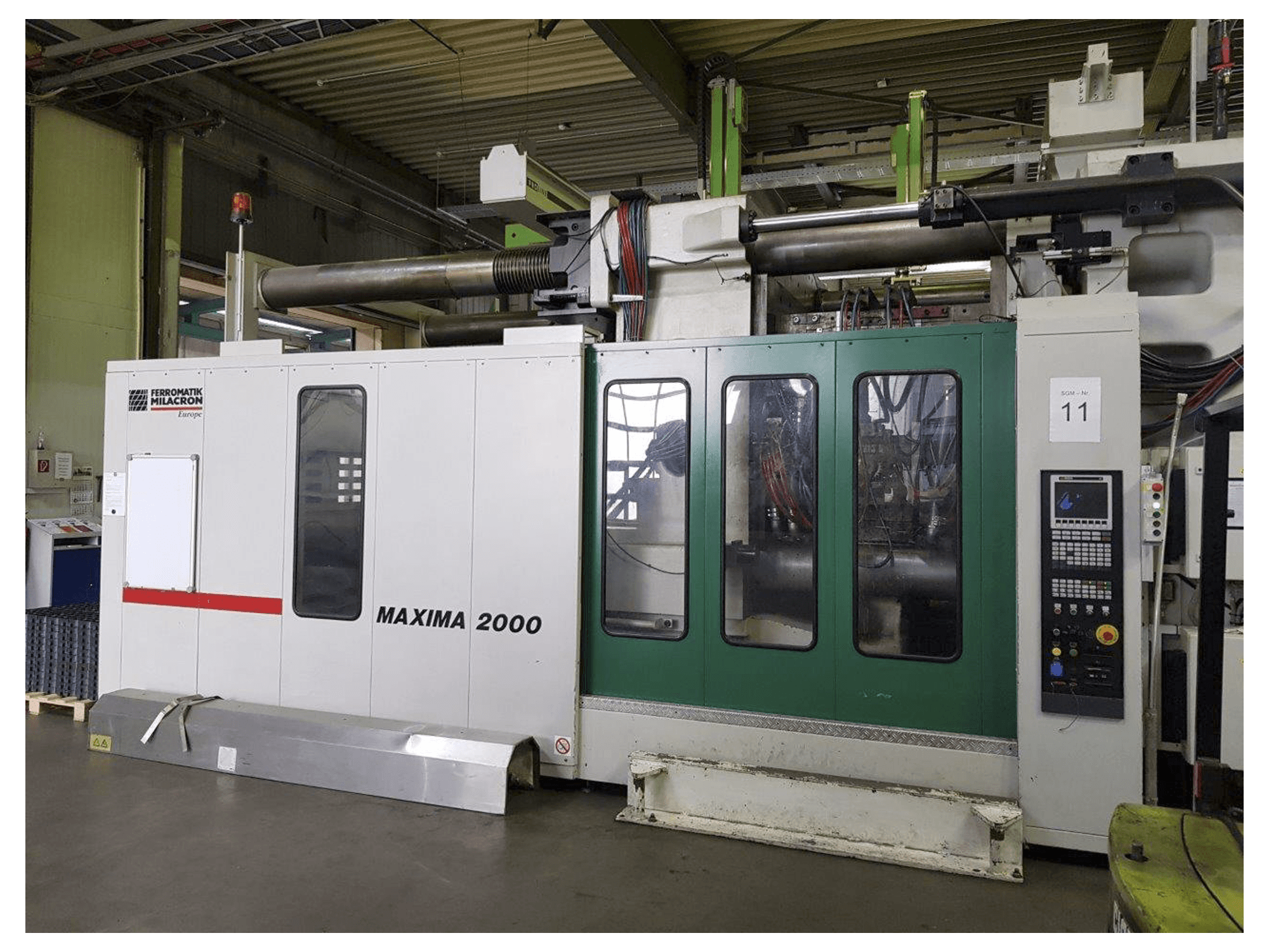 Vista lato destro 1 della macchina FERROMATIK MILACRON MM 2000